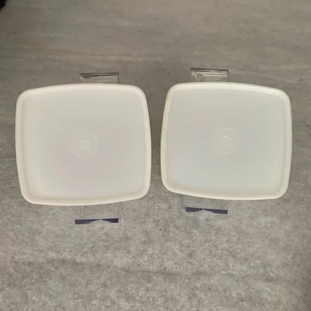 2 Vintage Tupperware 311-25 Containers With 310-33 Lids